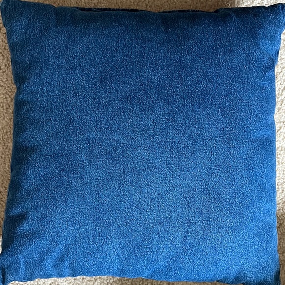 Set of 2 embroidered accent pillows - Picture 3 of 4